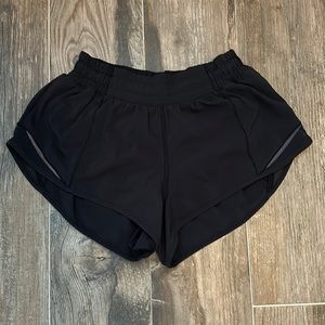 lululemon 2.5 inch hotty hot shorts